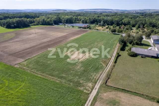 Prodej pozemku 12 000 m2 v Plešovci s možností přikoupení navazujícího areálu, Chropyně, okres Kroměříž