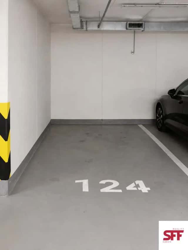 Garážové parkovací místo k pronájmu Tesla Hloubětín, Poděbradská, Praha 9, Poděbradská, Praha