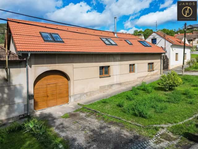 Dům o 2 bytech (2+1 a 3kk), uzavřený dvůr, stodola, Hředle u Berouna, Hředle, okres Rakovník