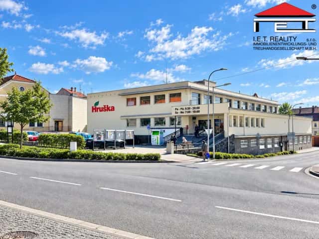 Prodej obchodního domu v centru Pozořic (cca 3138 m2 ), Na Městečku 57, Pozořice, okres Brno-venkov