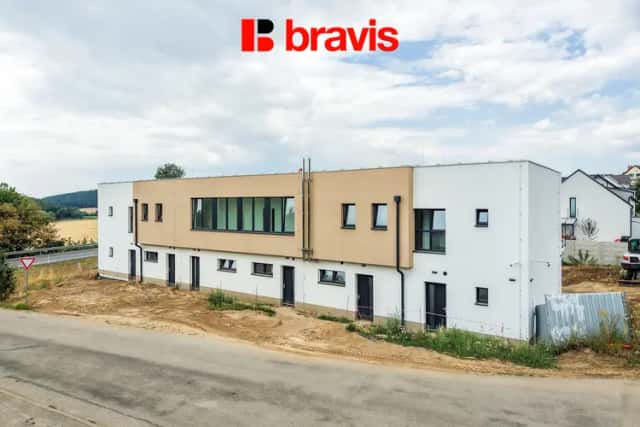 Prodej nebytového prostoru o dispozici 1+ kk, 41,3 m2, v moderní novostavbě polyfunkčního domu, Lipůvka u Brna, parkovací stání v ceně, Lipůvka, okres Blansko
