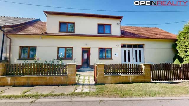 PROSTORNÝ RODINNÝ DŮM SE ZASKLENOU TERASOU, GARÁŽÍ A VELKÝM ZÁZEMÍM BORKOVANY, Borkovany, okres Břeclav