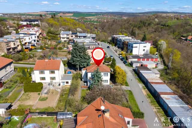 Prodej rodinného domu 5+1 se zahradou a garáží, ulice Nerudova, Šlapanice, okr.Brno-venkov, CP 710 m2, Nerudova, Šlapanice, okres Brno-venkov