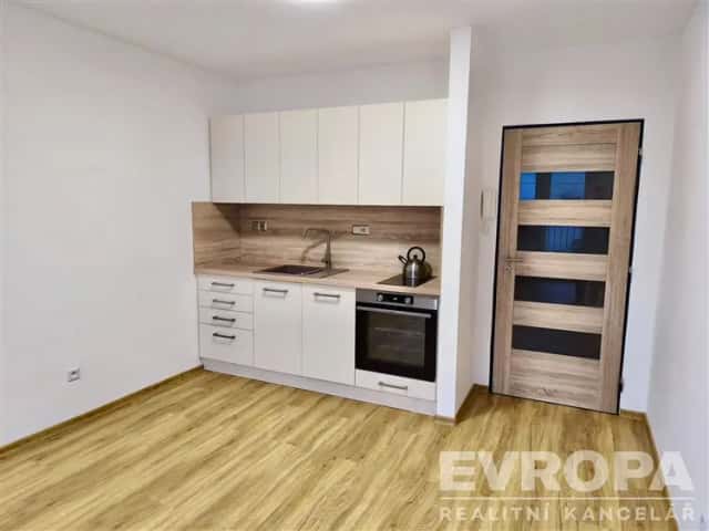 Pronájem bytu 1+kk po rekonstrukci s lodžií - Želechovice nad Dřevnicí, Družstevníků, Želechovice nad Dřevnicí, okres Zlín