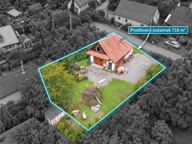 Stavební pozemek 716 m s chalupou k demolici a připraveným projektem na nový dům, Nový Hrozenkov, okres Vsetín