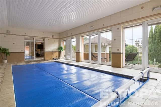 Vila 8+2 s celoročním wellness, bazénem a saunou – Ostrava-Radvanice, U Lípy, Radvanice a Bartovice