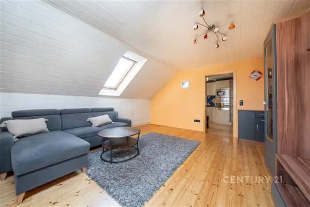 Prodej podkrovního bytu 2+1 (53 m2 ) v cihlovém domě s vlastní zahradou (311 m2 ) a dvěma parkovacími místy, Hanychovská ulice, Liberec, Hanychovská, Liberec
