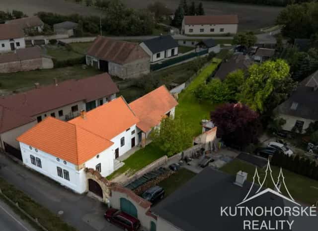Prodej jedinečné zemědělské usedlosti 414 m2, pozemek 1000 m2, Velenka, Velenka, okres Nymburk