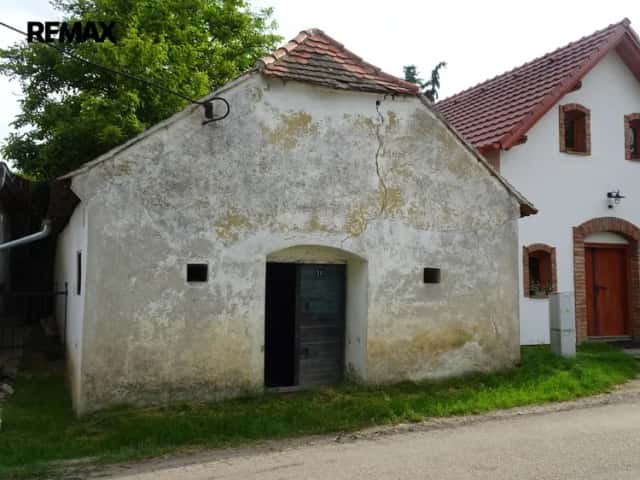 Prodej vinného sklepa s lisovnou, pozemkem, Vrbovec, Vrbovec, okres Znojmo