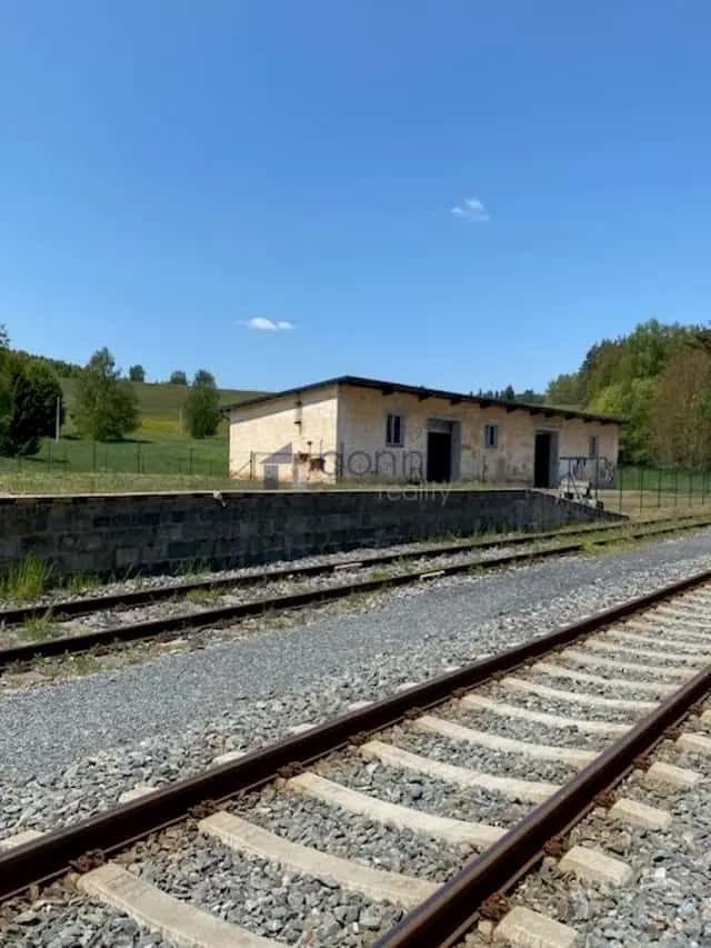 Pronájem skladu 319 m2 a pozemku 1321 m2, obec Poutnov, Teplá, okres Cheb