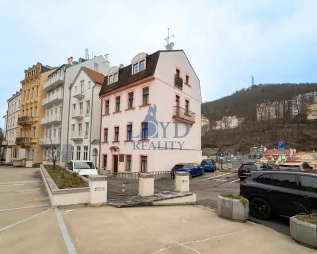 Historický bytový dům Jäger / Lovec v centru lázeňské části města Karlovy Vary, Zámecký vrch, Karlovy Vary