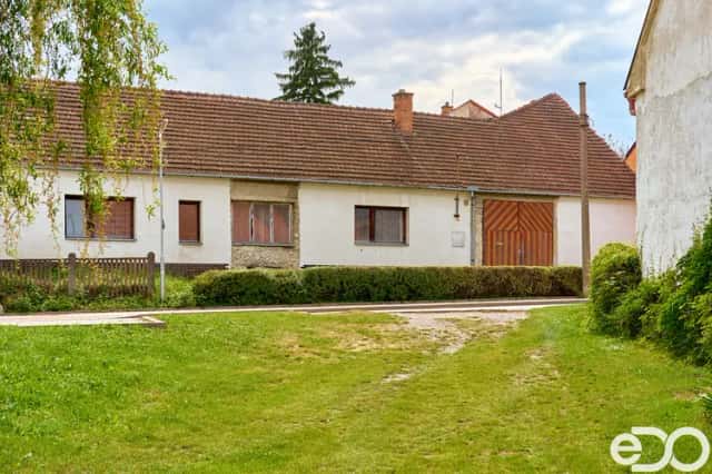 Chudčice č.p. 1 – starý dům, nový prostor – pozemek pro 1, 2 nebo i 3 nové příběhy, Chudčice, okres Brno-venkov
