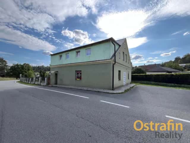 Investiční dům s 3 bytovými jednotkami + komerční prostor, Čaková 865m., Čaková, okres Bruntál