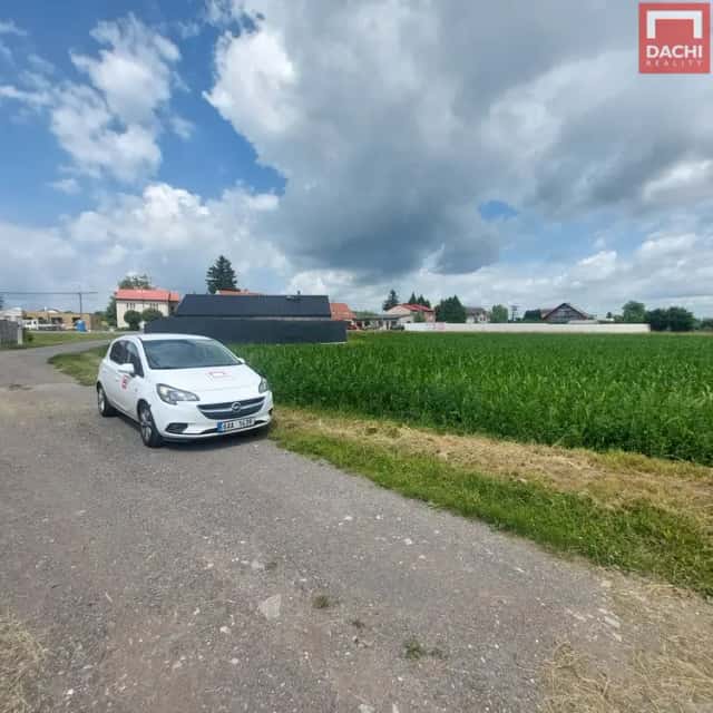 Prodej pozemku v obci Kožušany., Kožušany-Tážaly, okres Olomouc