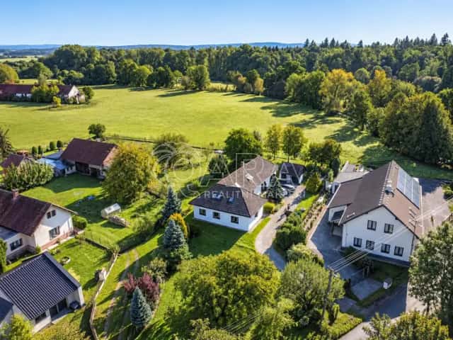 Prodej rodinného domu 4+1-170 m2, garáž, pozemek 672 m2, Vrbická, Mšené-lázně, okres Litoměřice
