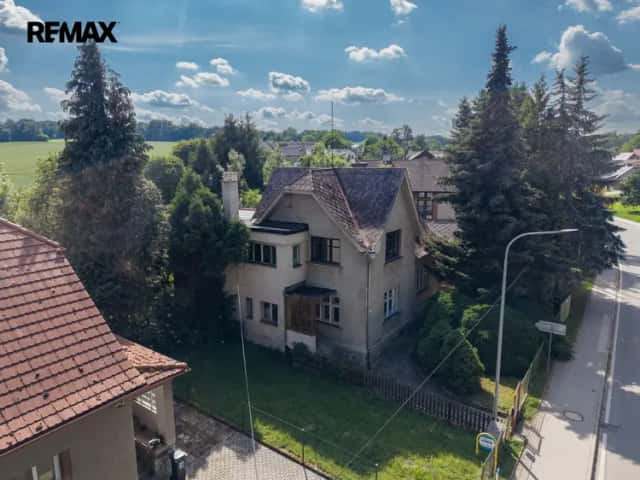 Rodinný dům se dvěma bytovými jednotkami a pozemkem 1 714 m2 v Lošticích - Žádlovicích, Loštice, okres Šumperk