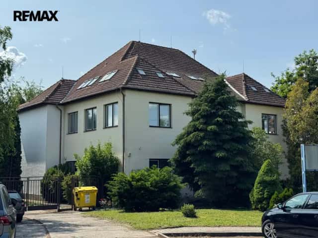 Prodej komerční budovy cca 900 m2 s pozemky 1 573 m2, Kunovice, Osvobození, Kunovice, okres Uherské Hradiště