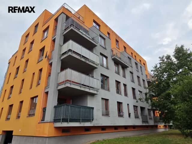Prodej bytu 3kk (77,5 m2 ) + terasa (6 m2 ) + kryté parkovací stání, Dubové návrší, Pardubice