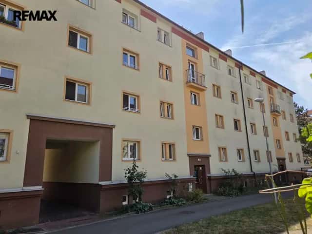 Prodej bytu 2+1 57 m2 + 2 sklepy 5,7 m2 Dukla Pardubice, Jilemnického, Pardubice