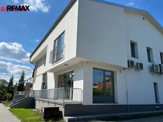 Pronájem komerčního prostoru 398 m2 v centru Zubří, Hlavní, Zubří, okres Vsetín