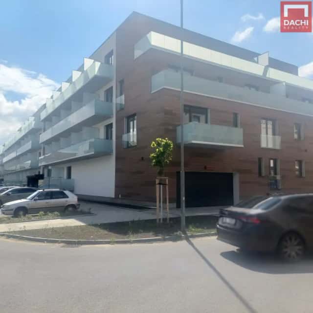 Nabízíme k pronájmu garážové stání na ulici Třída Jiřího Pelikána v obci Olomouc, konkrétně v části, Třída Jiřího Pelikána, Olomouc