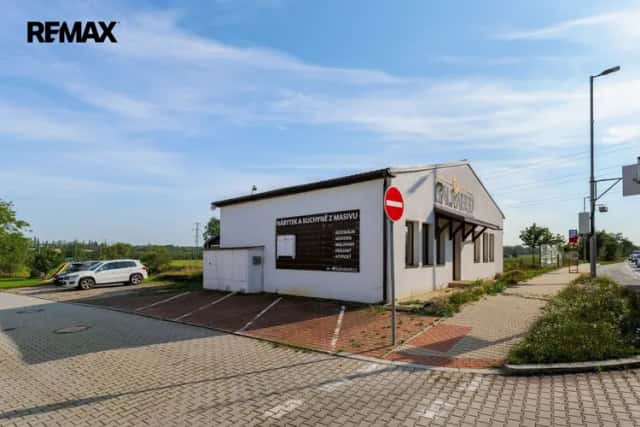 Prodej komerčního objektu 155 m2 (122 m2 + přístavba 43 m2 ), Na Vydrholci, Praha