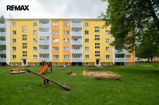 Prostorný byt 3+1 s lodžií, šatnou a dvěma sklepy v klidné lokalitě jen pár minut od centra města, Čs. armády, Rožnov pod Radhoštěm, okres Vsetín