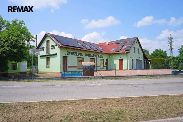 Komerční objekt ihned k užívání u silnice č.11, Pardubická, Třebechovice pod Orebem, okres Hradec Králové