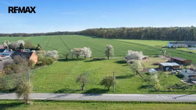 Stavebí pozemek ve Stračovské Lhotě, Mžany, okres Hradec Králové