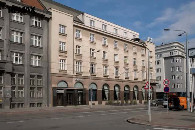 Prodej akciové společnosti s plně obsazenou výnosovou budovou centrum Ostravy ., Umělecká, Ostrava, okres Ostrava-město
