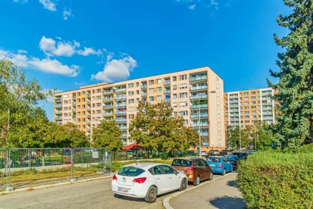 Prodej akciové společnosti s plně obsazenou výnosovou budovou centrum Ostravy ., Umělecká, Ostrava, okres Ostrava-město