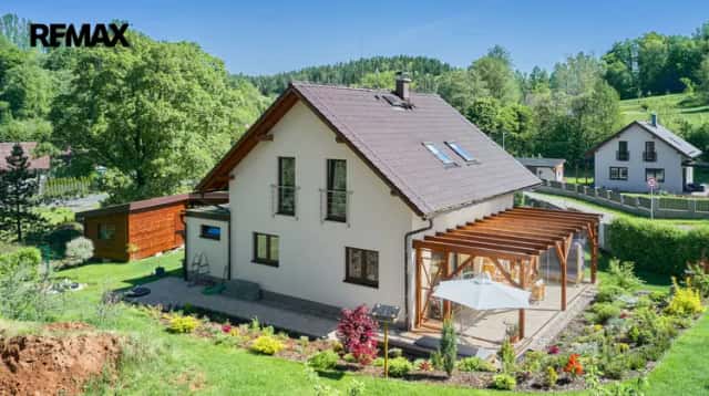 Novostavba moderního rodinného domu 4+kk se zahradou v Chotěvicích u Trutnova, Chotěvice, okres Trutnov