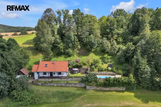Luxusní chalupa 4+1 151 m2 s bazénem, zahrada 1771 m2, Dolní Dobrouč, Dolní Dobrouč, okres Ústí nad Orlicí