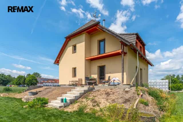 Rodinný dům se zahradou - Veská u Sezemic, Sezemice, okres Pardubice