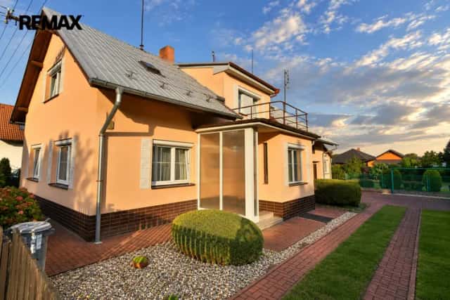 Rodinný dům 5+kk se dvěma garážemi a krásnou zahradou v Lohenicích u Přelouče, Přelouč, okres Pardubice