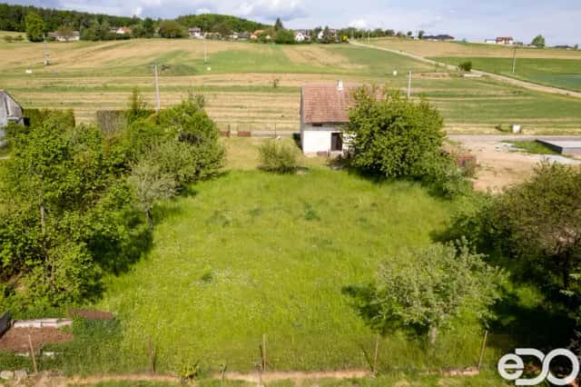 Prodej stavebního pozemku 1147 m2 v Břežanech u Lešan, Lešany, okres Benešov
