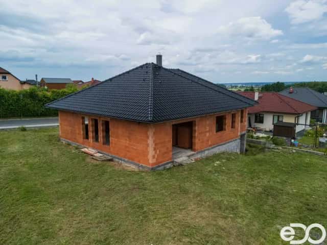 Prodej kvalitní hrubé stavby rodinného domu na pozemku 902 m2 – Žleby u Kutné Hory, Žleby, okres Kutná Hora