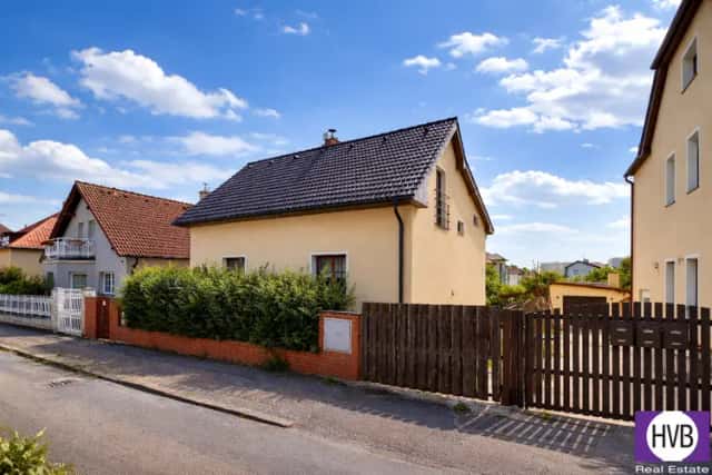 Pronájem rodinného domu 4+kk 156 m2, zahrada 404 m2, Úvaly, Praha - východ, Boženy Němcové, Úvaly, okres Praha-východ