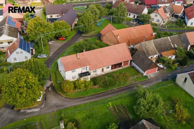Prostorný rodinný dům k rekonstrukci se stodolou a dílnou, Slavětín nad Metují, okres Náchod
