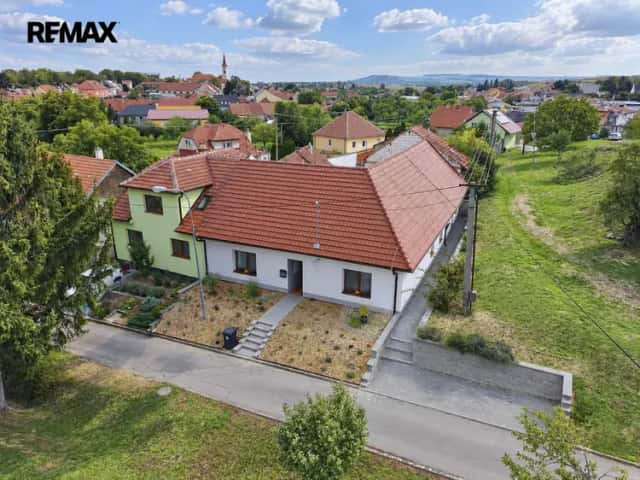 Prodej rodinného domu 4+1 a 2+kk se dvorem v Otnicích, Otnice, okres Vyškov
