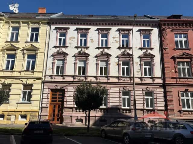 Prodej velkého bytu 2+1 s balkonem a komorou na Lidické ulici v Opavě, Opava
