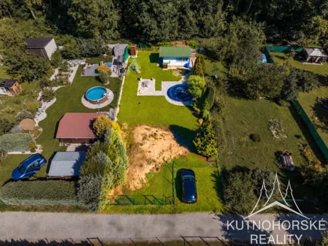 Prodej zahrady 575 m2 s bazénem v Perštejnci u Kutné Hory, Kutná Hora