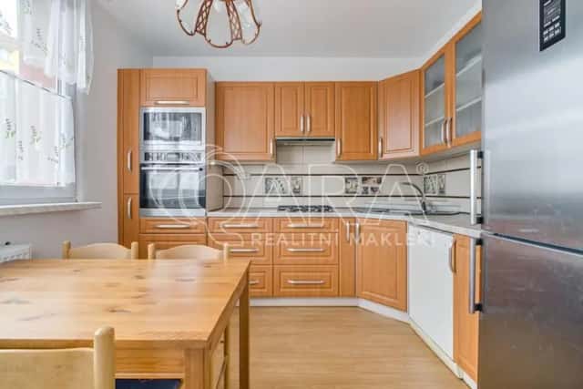 Pronájem bytu 2+kk 58 m2 s prostornou šatnou, balkónem a garážovým stáním, Brno - Sadová, Kumpoštova 280/1, Brno, okres Brno-město