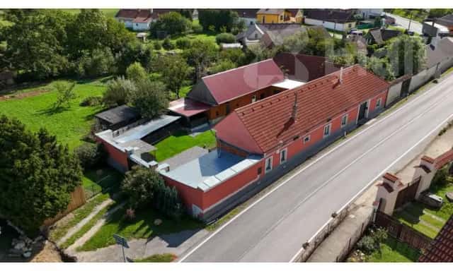 Prodej rodinného domu se 2 byty a velkou zahradou - Bečice, Bečice