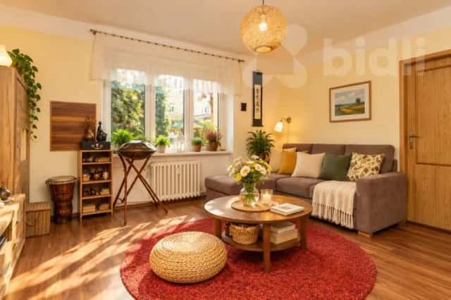 Byt 3+1 se dvěma balkony a společnou zahradou v Karlových Varech, Vítězná, Karlovy Vary