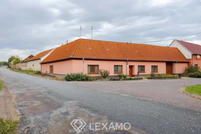 Rodinný dům 4+1, pozemkem 2037 m2 a vinný sklep, Hostěradice - Chlupice, Hostěradice, okres Znojmo