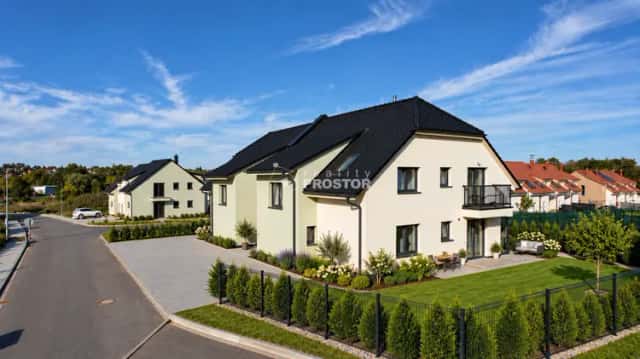 Exkluzivně nabízíme prodej bytu 3+kk, 99 m2 s terasou, v Nučicích u Rudné, U zastávky, Nučice