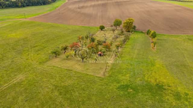 Komerční objekt s pozemkem v centru města, 299 m2, Na Valích, Louny