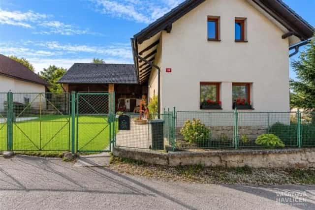 Klidné bydlení nedaleko Hradce Králové s dobrou dostupností na D11, Hořiněves, okres Hradec Králové