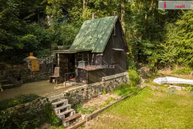 Prodej chaty s velkým pozemkem 1736 m2, u cyklostezky mezi Chvatěruby a Dolánkami, Zlončice, okres Mělník